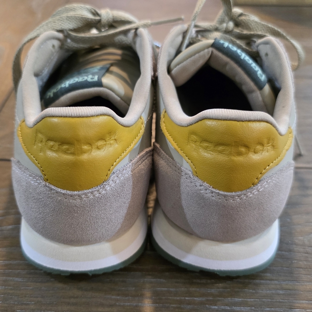 Reebok Classic Leather Sneaker, Women's Size 8 - Picture 4 of 9